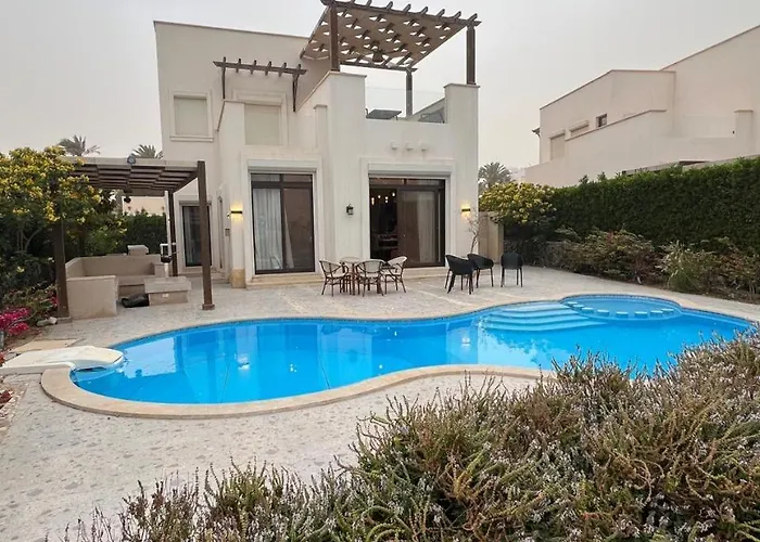 Villa Cyan 18 *